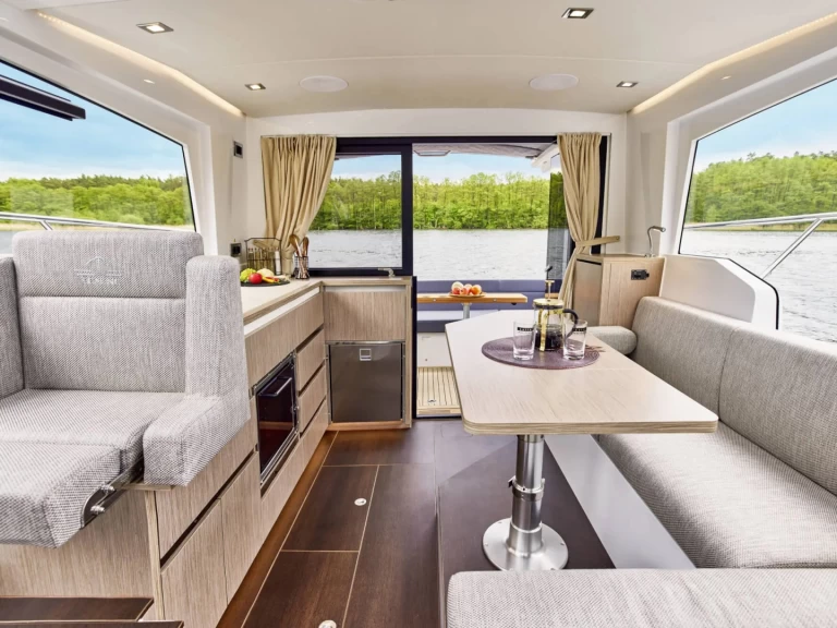 Noleggiare una Sealine Sealine C335 a Zaravecchia (Biograd)