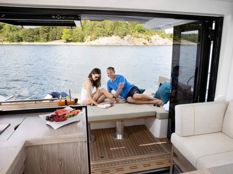 Noleggiare una Sealine Sealine C390 a Zaravecchia (Biograd)