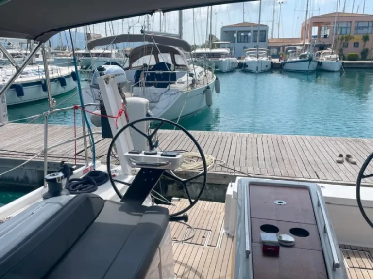 Noleggiare una Dufour Dufour 390 a Lefkáda