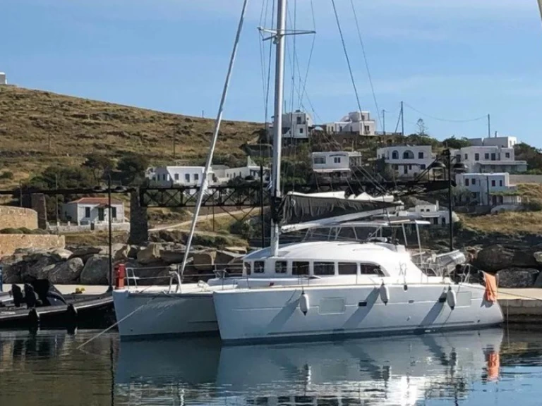 Catamarano a noleggio a Paros (Isola) al miglior prezzo
