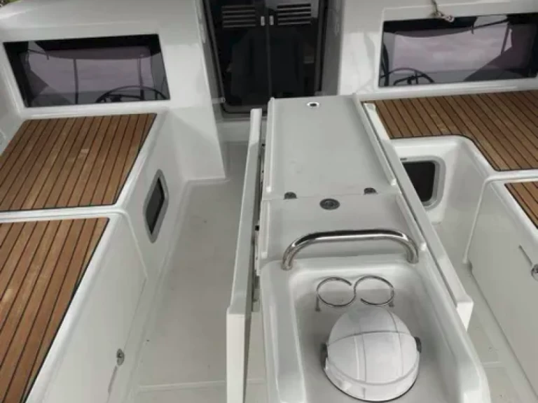 Noleggio barche Jeanneau Sun Odyssey 440 a Gouviá su Samboat