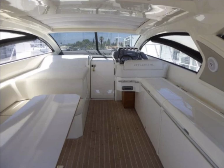 Noleggio Barca a motore Azimut con patente nautica