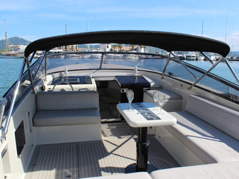 Noleggio Barca a motore VanDutch con patente nautica