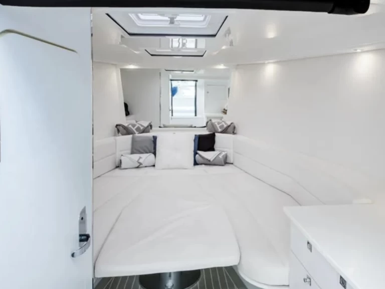 Noleggio Barca a motore a Port de Saint Tropez – VanDutch VanDutch 40