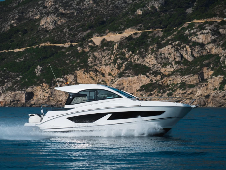 Barca a motore a noleggio a Barcellona al miglior prezzo