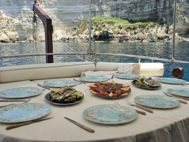 Noleggio Yacht di lusso Custom Gulet-Motor Sailor con patente nautica