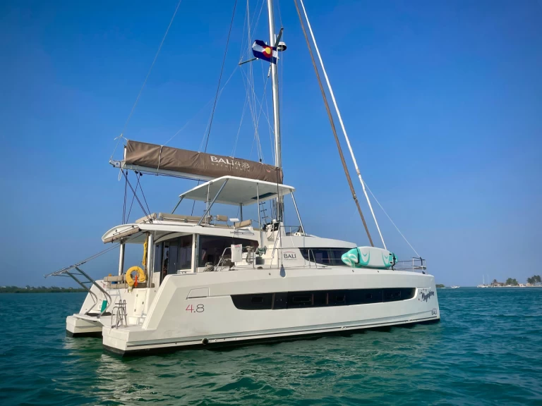 Noleggio Catamarano a Belize City – Bali Magnificent