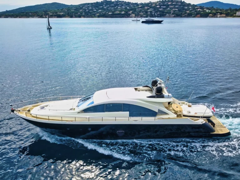 Yacht di lusso a noleggio a Saint-Tropez al miglior prezzo
