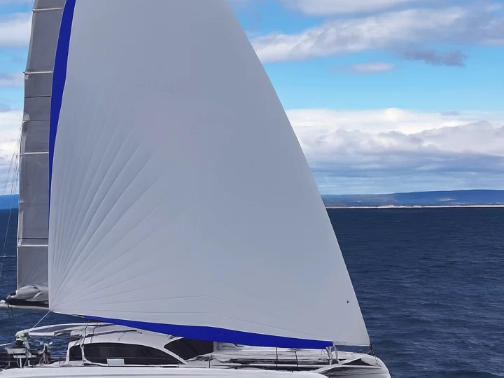 Noleggiare una Outremer 52 a Lorient