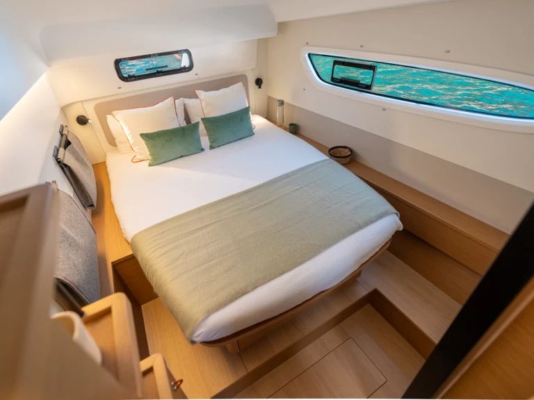 Noleggiare una Excess Excess 13 - 4 + 1 cab. a Álimos