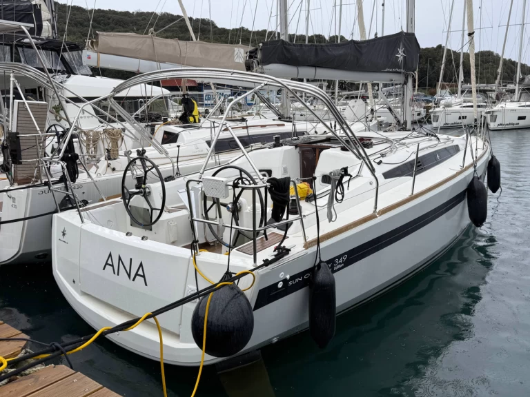 Noleggio barche Jeanneau Sun Odyssey 349 a Pola su Samboat