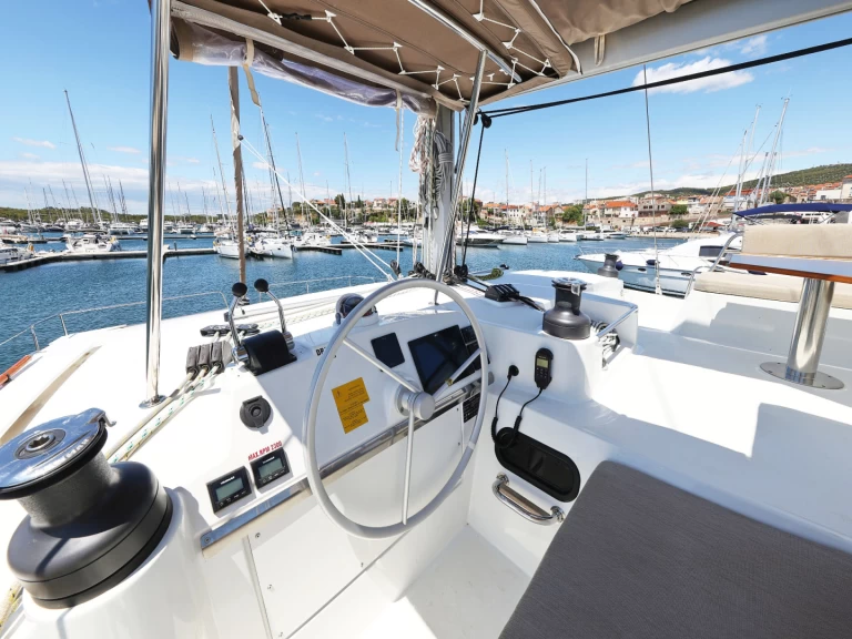 Noleggio Catamarano a Sebenico – Bali Bali 4.4