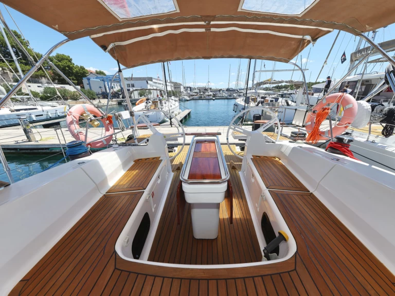 Noleggiare una Elan Impression 45 a Sebenico