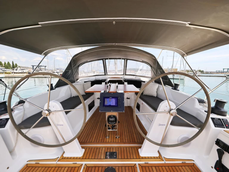 Noleggiare una Hanse Hanse 418 a Seget Donji