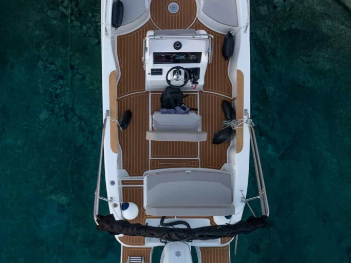 Barca a motore a noleggio a Sebenico al miglior prezzo