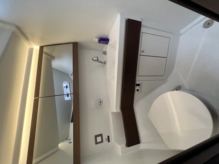 Noleggiare una Bénéteau Oceanis 46.1 - 11 berths a Álimos