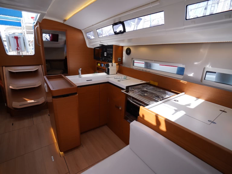 Noleggio Barca a vela Jeanneau con patente nautica