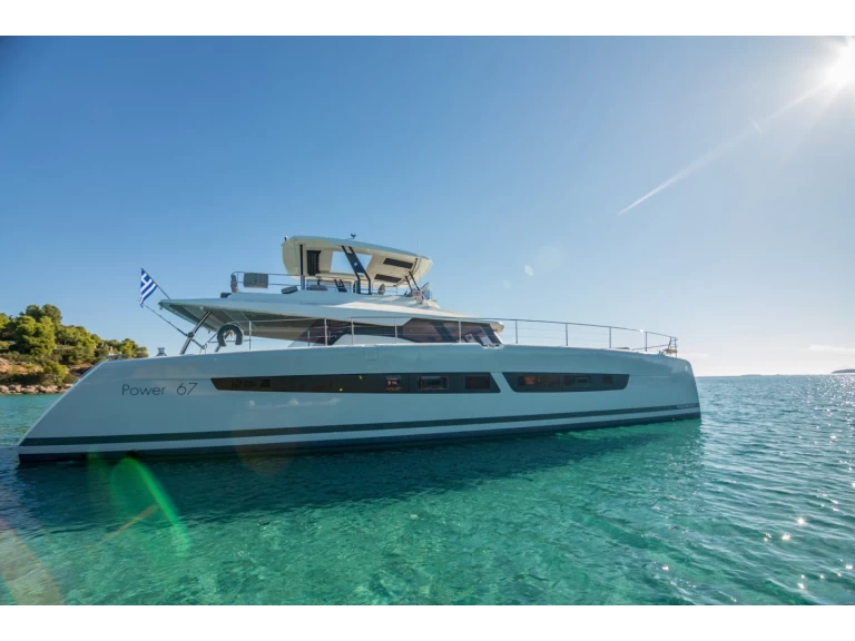 Noleggio Yacht di lusso Fountaine Pajot con patente nautica