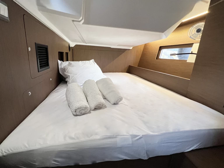 Barca a vela a noleggio a Álimos al miglior prezzo