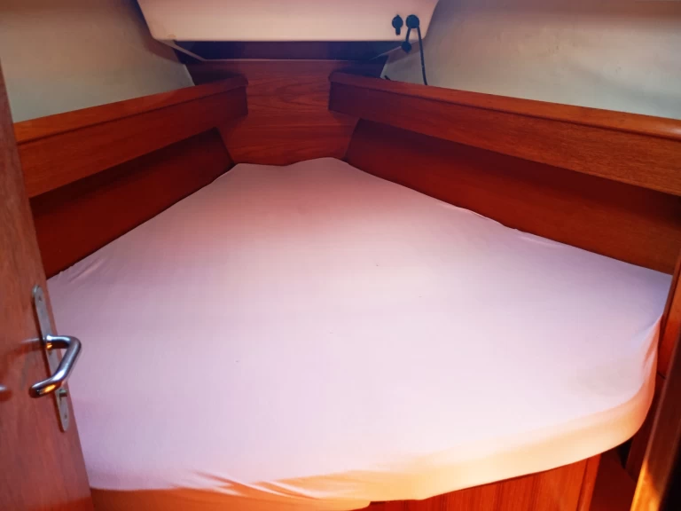 Noleggio Barca a vela Jeanneau con patente nautica