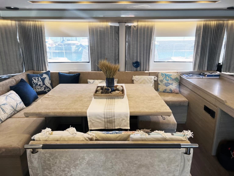 Noleggio Catamarano Lagoon con patente nautica