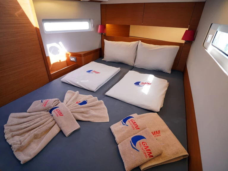 Noleggiare una Jeanneau Sun Odyssey 410 a Rodi (Citta)