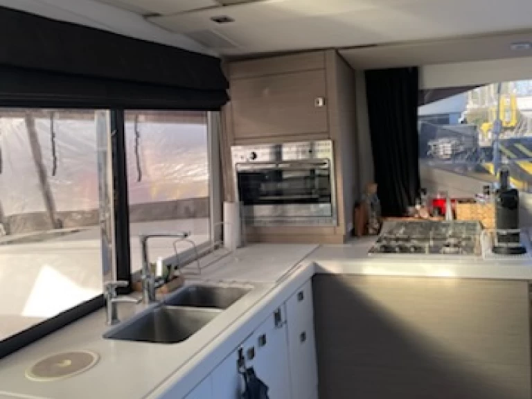 Noleggio Catamarano Fountaine Pajot con patente nautica