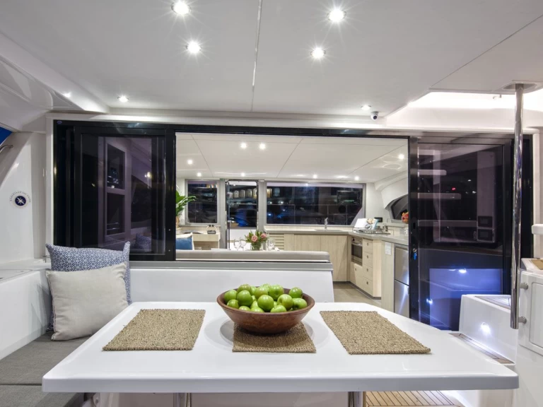 Noleggio barche Leopard Leopard 43 Power Cat Full Equipe a Sant Antoni de Portmany su Samboat