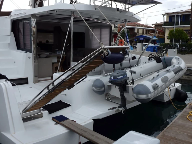 Noleggio Catamarano Bali con patente nautica