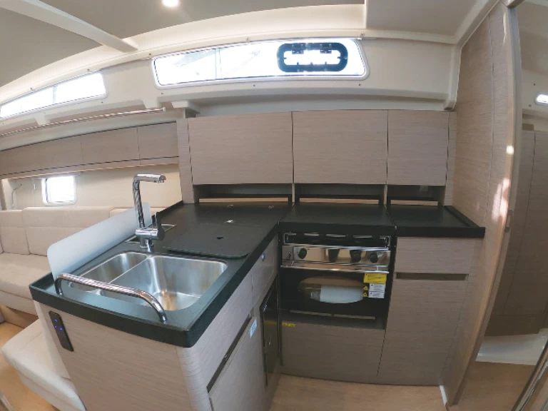 Noleggiare una 69 HANSE 418 a Hyères