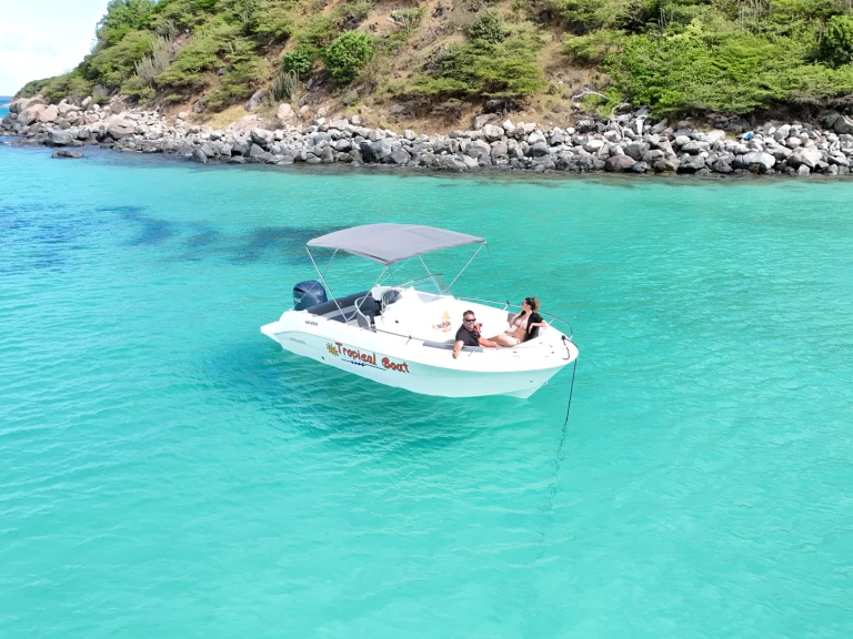 Noleggiare una Pacific Craft Pacific Craft 625 Open a Marigot