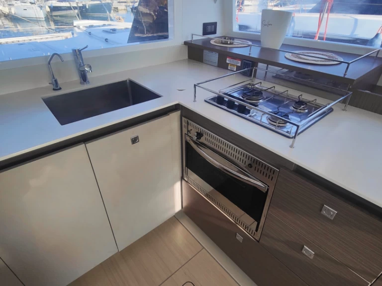 Noleggio Catamarano Leopard Catamarans / Robertson & Caine con patente nautica