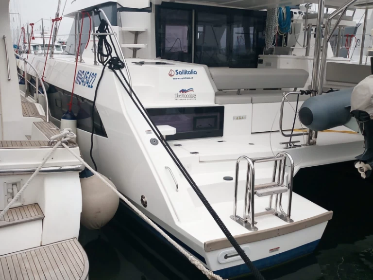 Noleggio Catamarano a Cannigione – Leopard Catamarans / Robertson & Caine Leopard 42 - 4 cab.