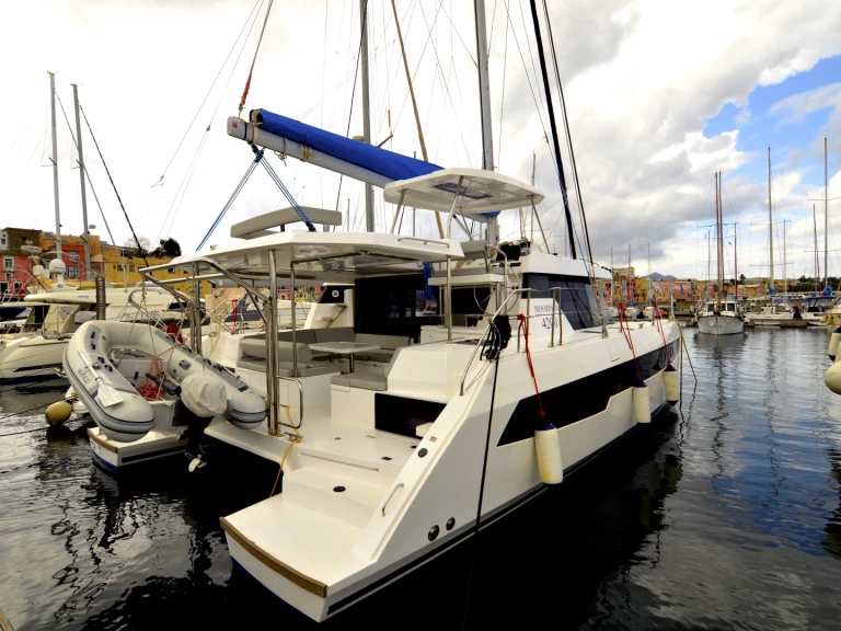 Noleggio Catamarano Leopard Catamarans / Robertson & Caine con patente nautica