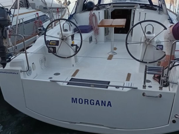 Noleggiare una Bénéteau Oceanis 38 a Furnari