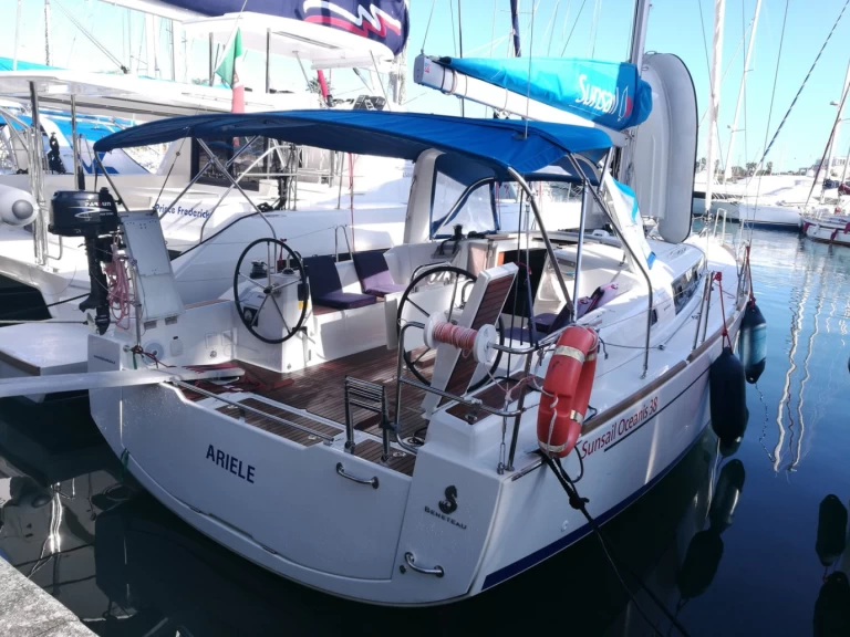 Noleggio barche Bénéteau Oceanis 38.1 a Furnari su Samboat