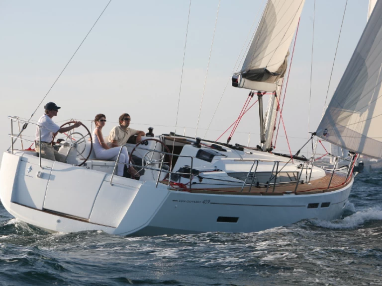 Noleggio barche Jeanneau Sun Odyssey 409 a Procida su Samboat