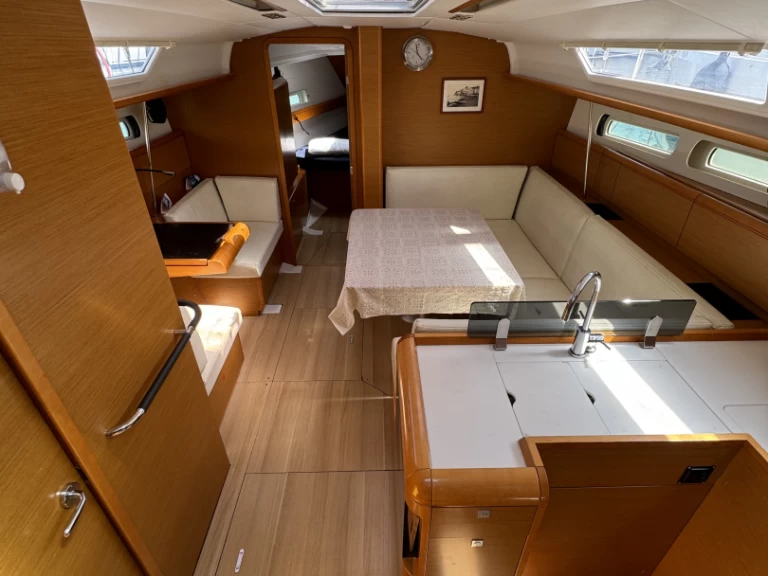 Noleggio Barca a vela con o senza skipper Jeanneau a Procida