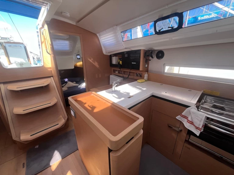 Jeanneau Sun Odyssey 410 da affittare a  Cannigione