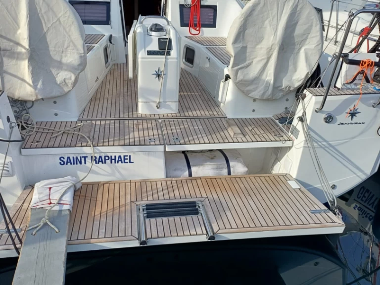 Noleggiare una Jeanneau Sun Odyssey 410 a Procida