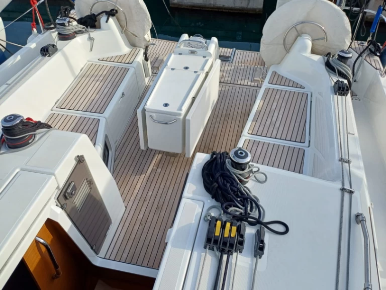 Noleggio barche Procida economico Sun Odyssey 410