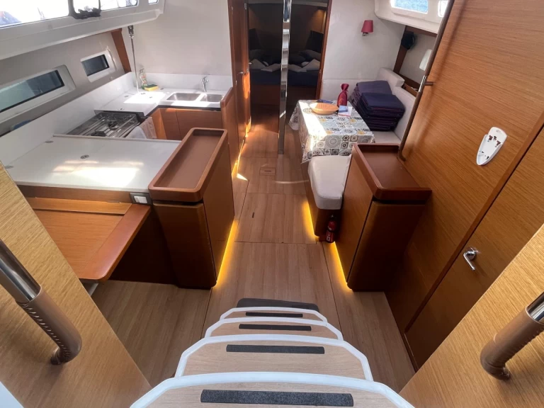 Jeanneau Sun Odyssey 440 da affittare a  Cannigione
