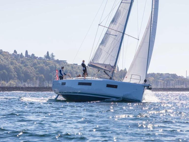 Noleggio barche Jeanneau Sun Odyssey 440 a Cannigione su Samboat