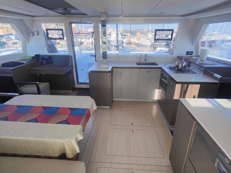 Noleggio Catamarano Leopard Catamarans / Robertson & Caine con patente nautica