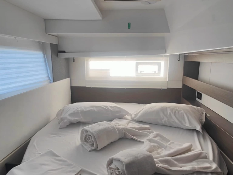 Catamarano a noleggio a Procida al miglior prezzo