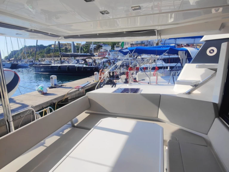 Leopard Catamarans / Robertson & Caine Leopard 42 - 4 cab. da affittare a  Procida