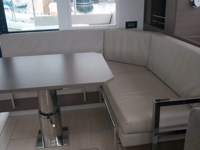 Noleggio Catamarano a Cannigione – Leopard Catamarans / Robertson & Caine Leopard 42 - 4 cab.