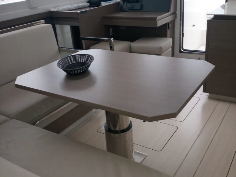 Noleggio Catamarano Leopard Catamarans / Robertson & Caine con patente nautica