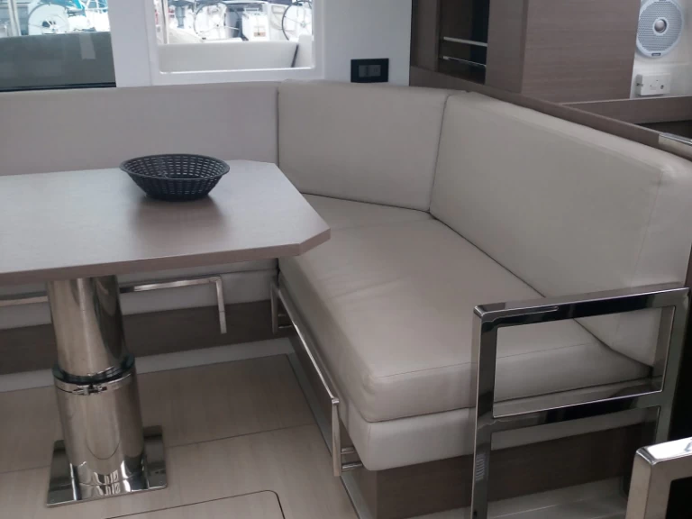 Catamarano a noleggio a Cannigione al miglior prezzo