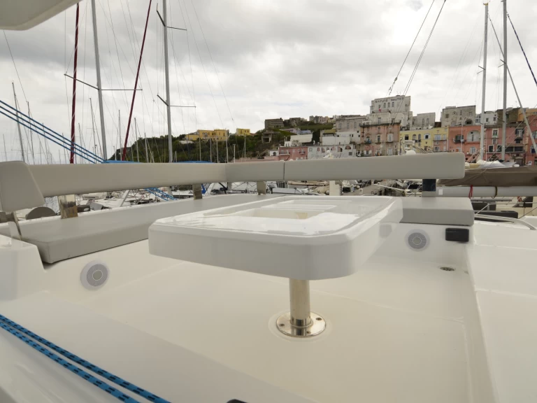 Noleggio barche Leopard Catamarans / Robertson & Caine Leopard 42 - 4 cab. a Procida su Samboat